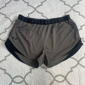 Under Armour Heatgear Grey and Black Loose Athletic Shorts Women’s size XL